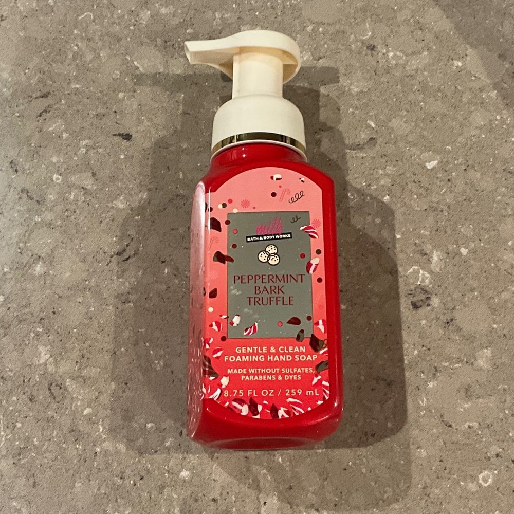 Bath & Body Works Red Peppermint Bark Truffle Soap